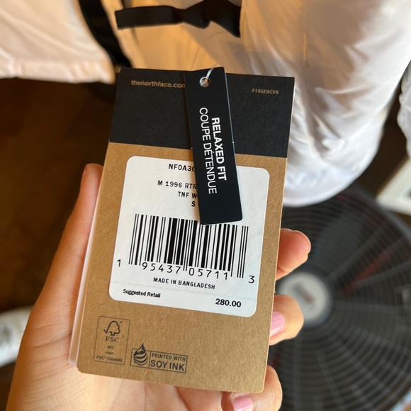 - The North Face Puffer Jacket - Picture 3 of 6